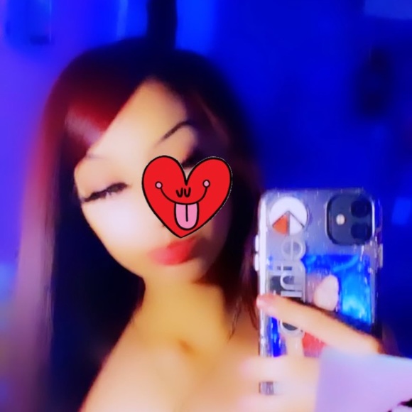 Meet your Posher, Alyssa - Picture 1 of 1